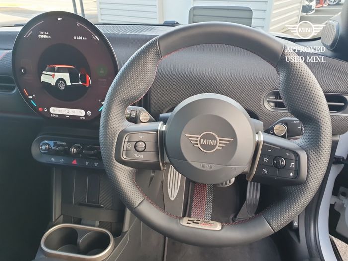 MINI HATCH 2026