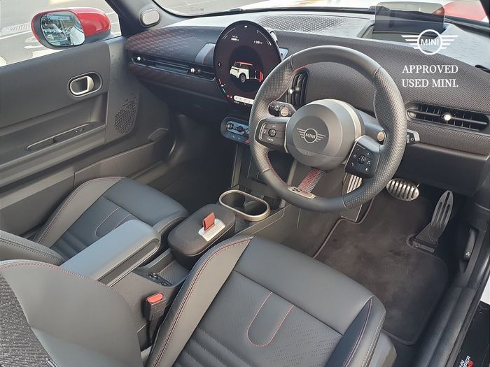 MINI HATCH 2026