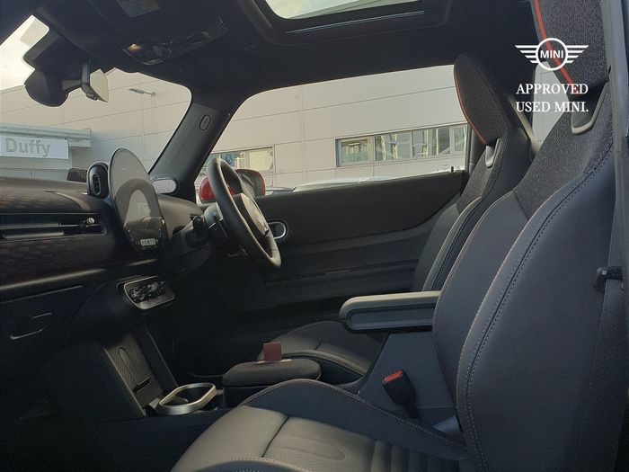 MINI HATCH 2026
