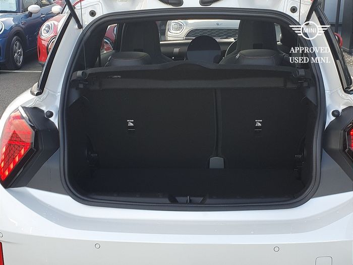 MINI HATCH 2026