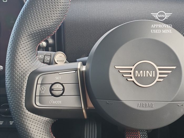MINI HATCH 2026