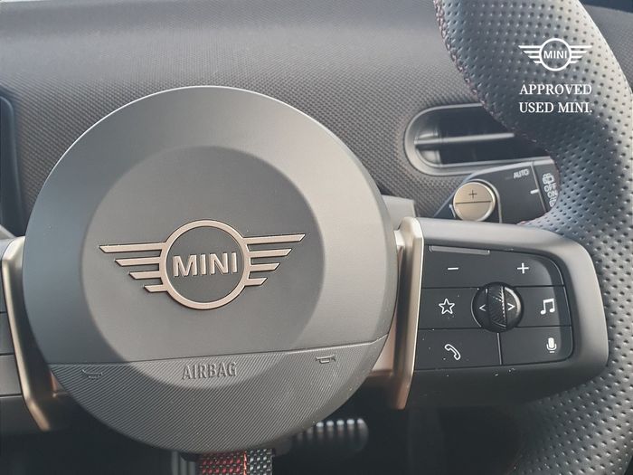 MINI HATCH 2026