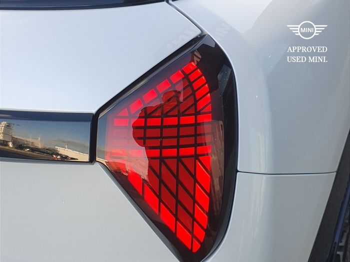 MINI HATCH 2026