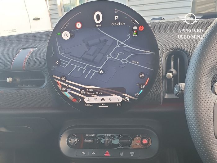 MINI HATCH 2026