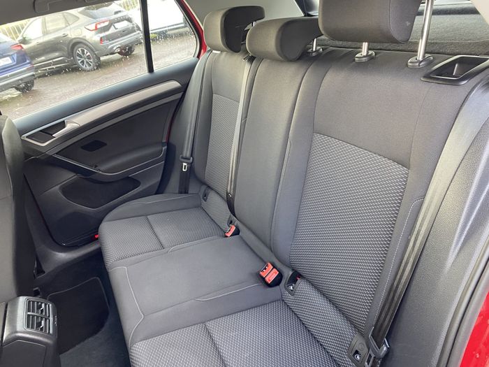 Volkswagen Golf 2021