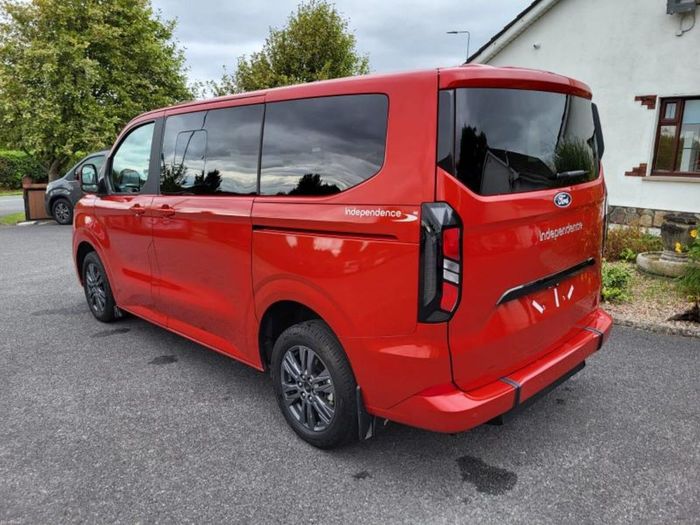 Ford Tourneo Custom 2025