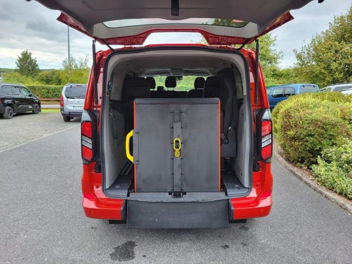 Ford Tourneo Custom 2025