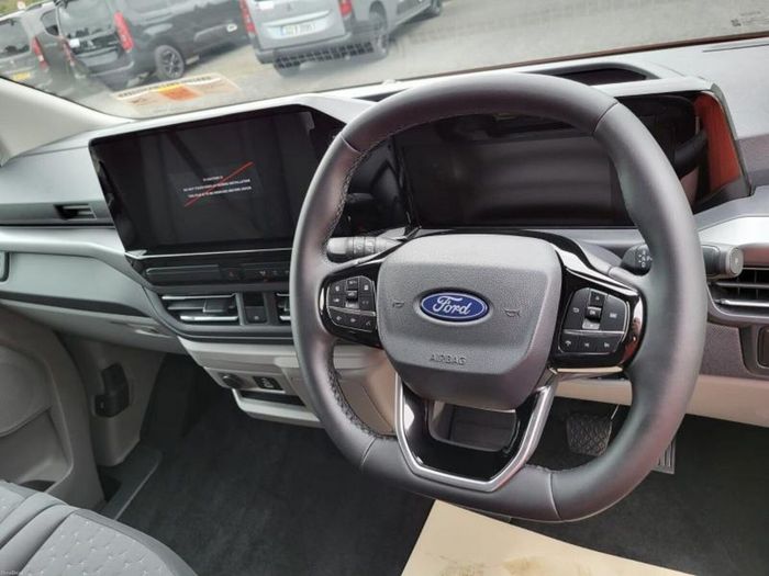 Ford Tourneo Custom 2025