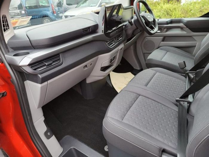 Ford Tourneo Custom 2025
