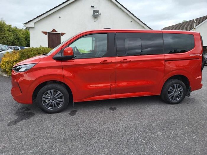 Ford Tourneo Custom 2025