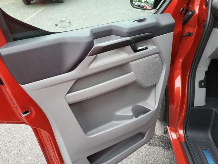 Ford Tourneo Custom 2025