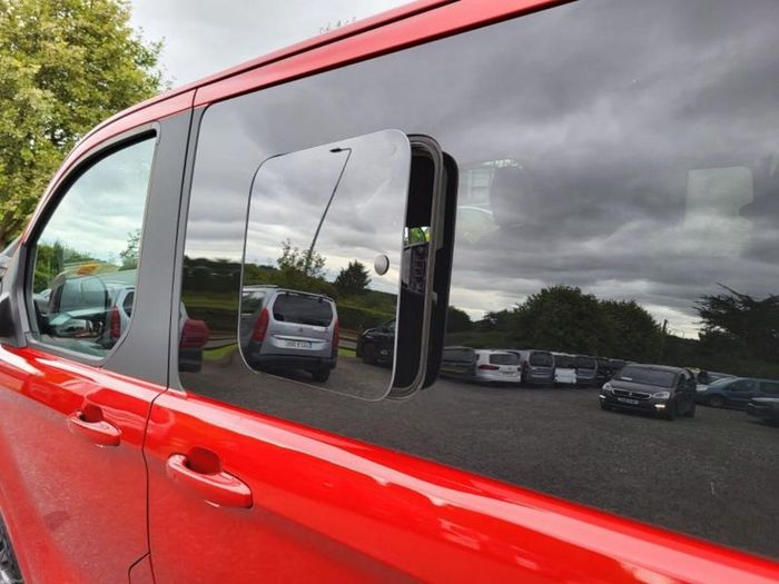 Ford Tourneo Custom 2025