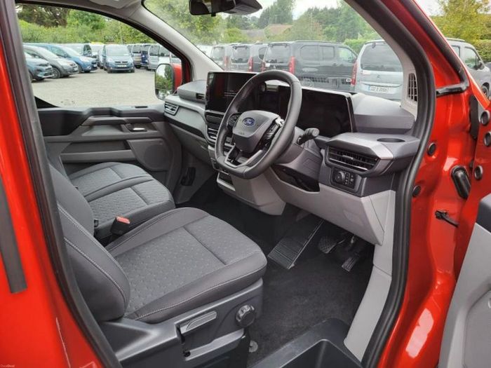 Ford Tourneo Custom 2025