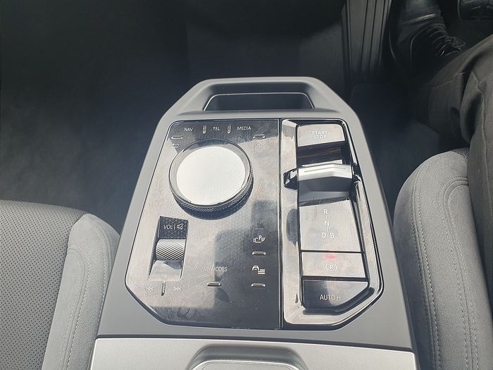 BMW IX 2025