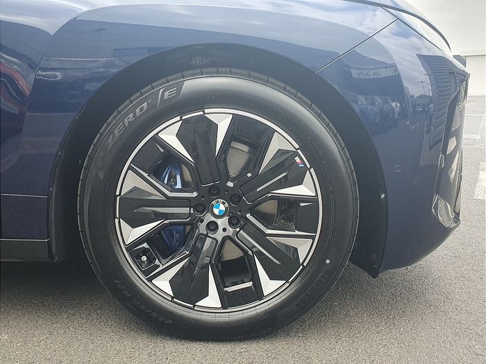 BMW IX 2025