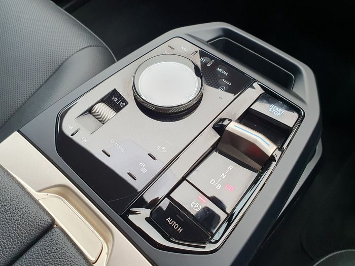 BMW IX 2024