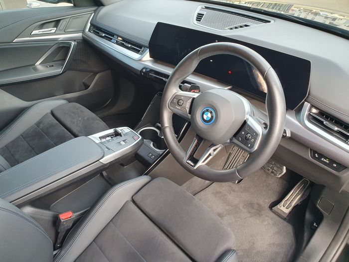 BMW iX1 2025