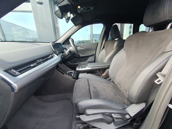 BMW iX1 2025