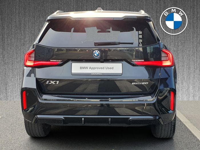 BMW iX1 2025