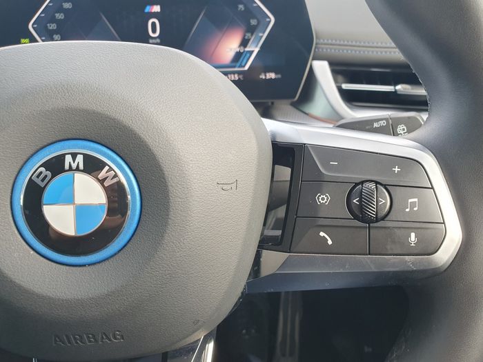 BMW iX1 2025