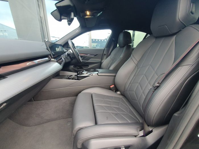BMW i5 2023