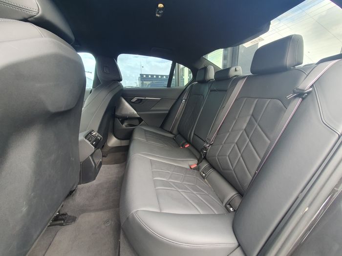 BMW i5 2023