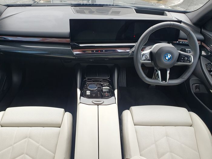 BMW 5 Series 2025