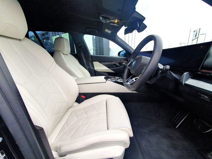 BMW 5 Series 2025