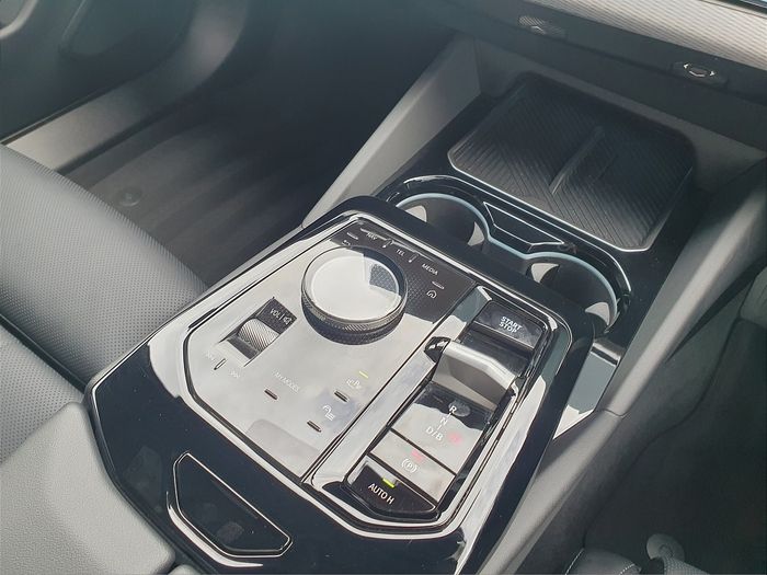 BMW i5 2025