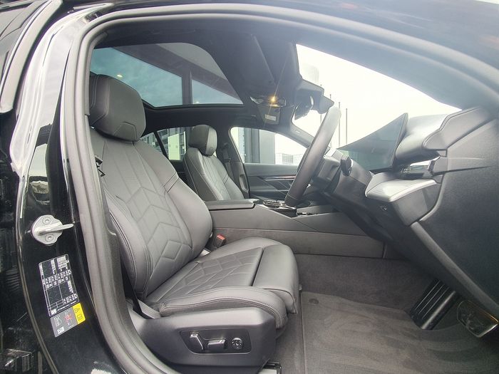 BMW i5 2025