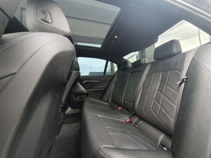 BMW i5 2025