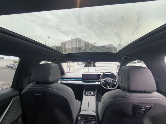 BMW i5 2025