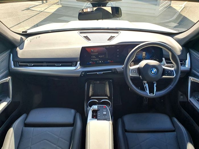 BMW iX1 2025