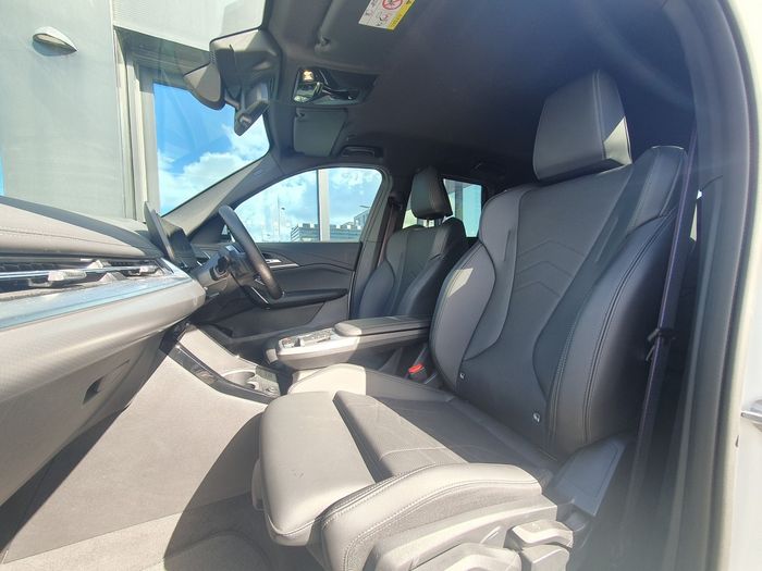 BMW iX1 2025