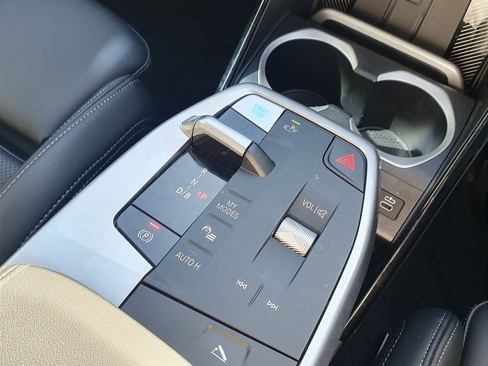 BMW iX1 2025