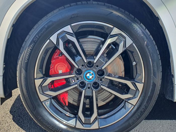 BMW iX1 2025