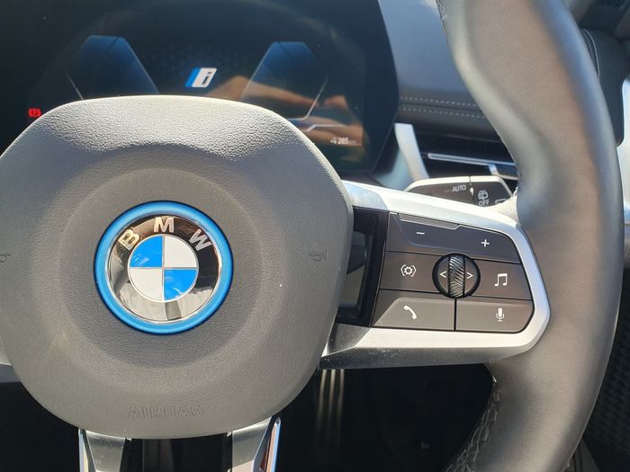BMW iX1 2025