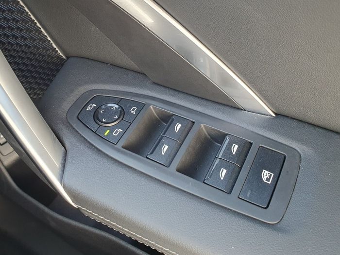 BMW iX1 2025