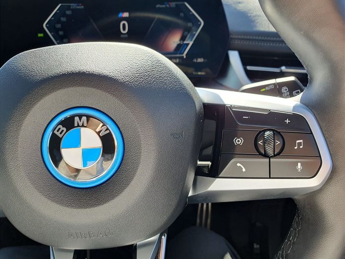 BMW iX1 2025