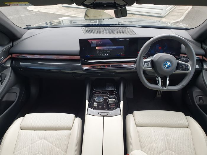 BMW i5 2025