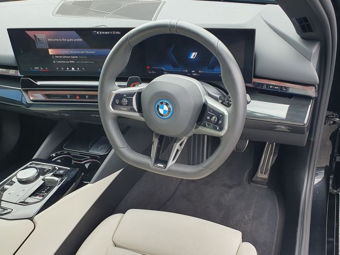 BMW i5 2025