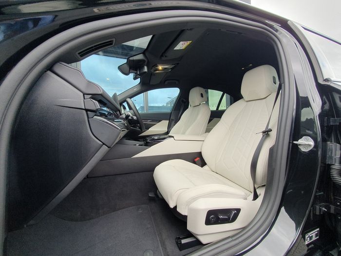 BMW i5 2025