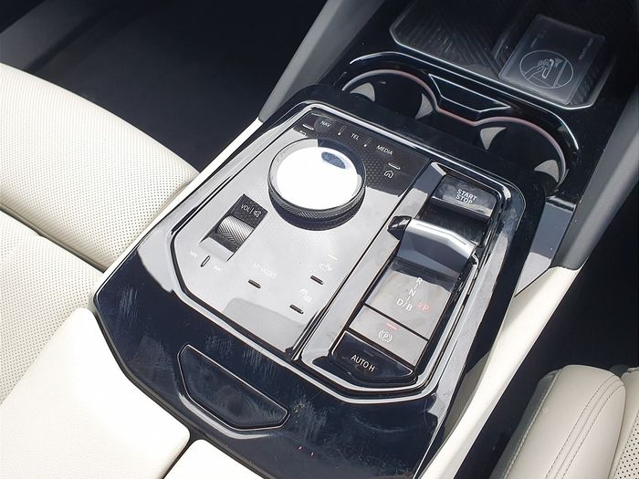BMW i5 2025