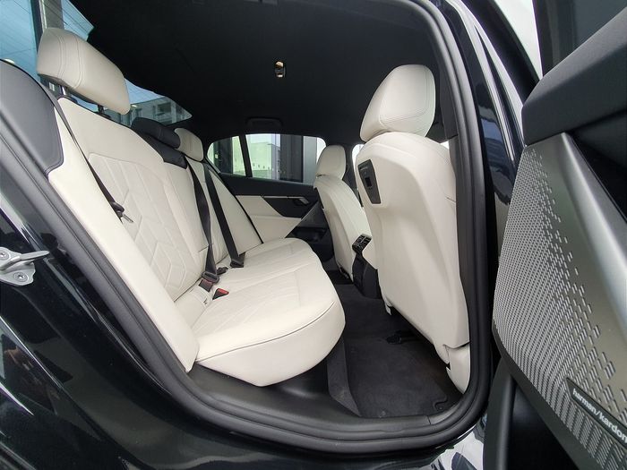 BMW i5 2025