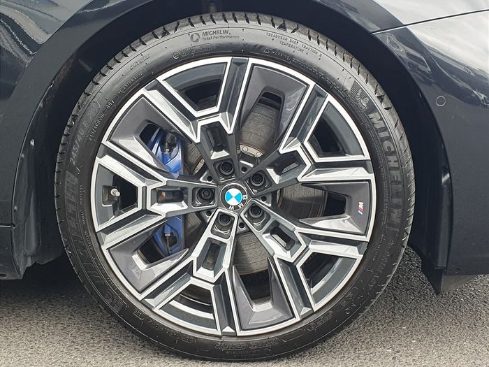 BMW i5 2025