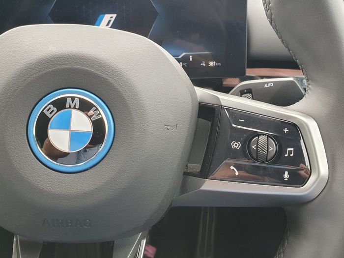 BMW i5 2025