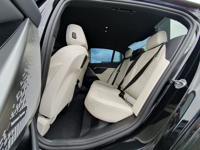 BMW i5 2025