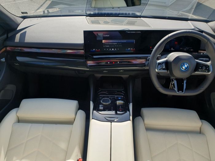 BMW i5 2025