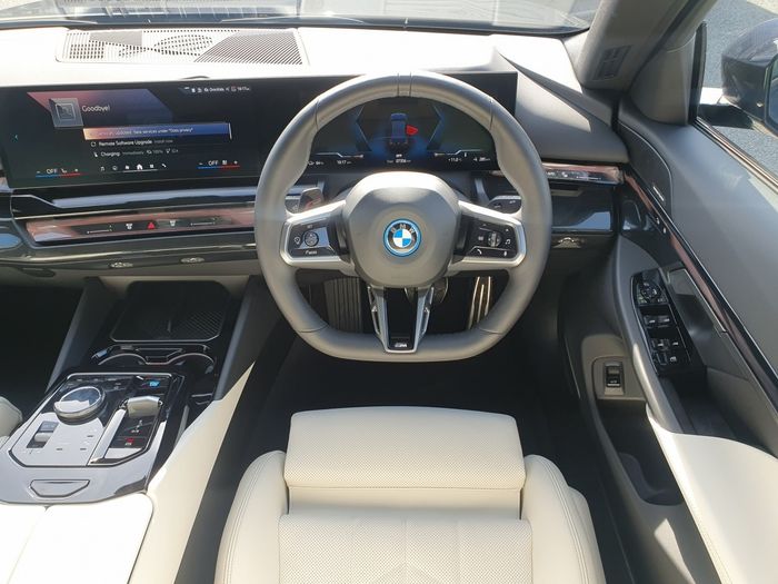 BMW i5 2025