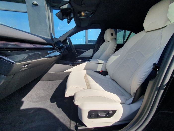 BMW i5 2025